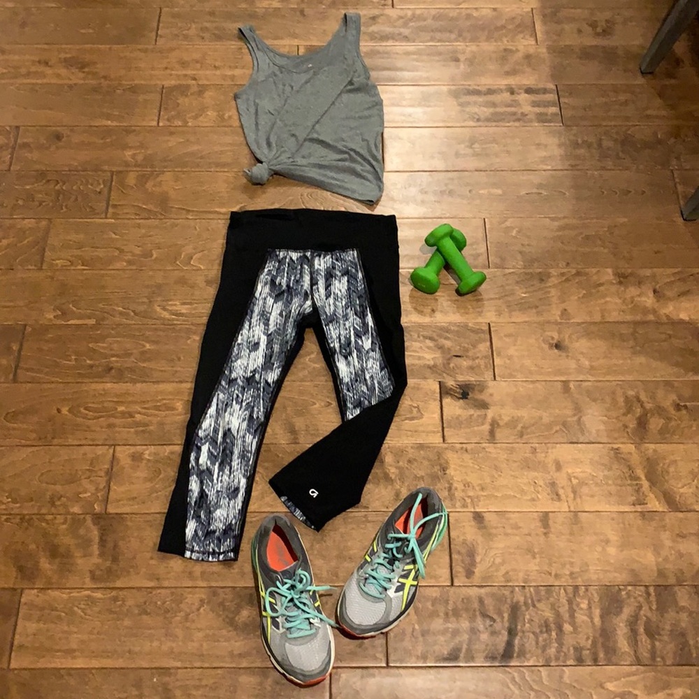 GapFit workout leggings • Gfast • Size M • Black, White and Gray